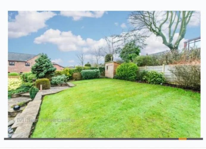 Entire And Exclusive Four Bed Detached Villa Lostock Exterior foto