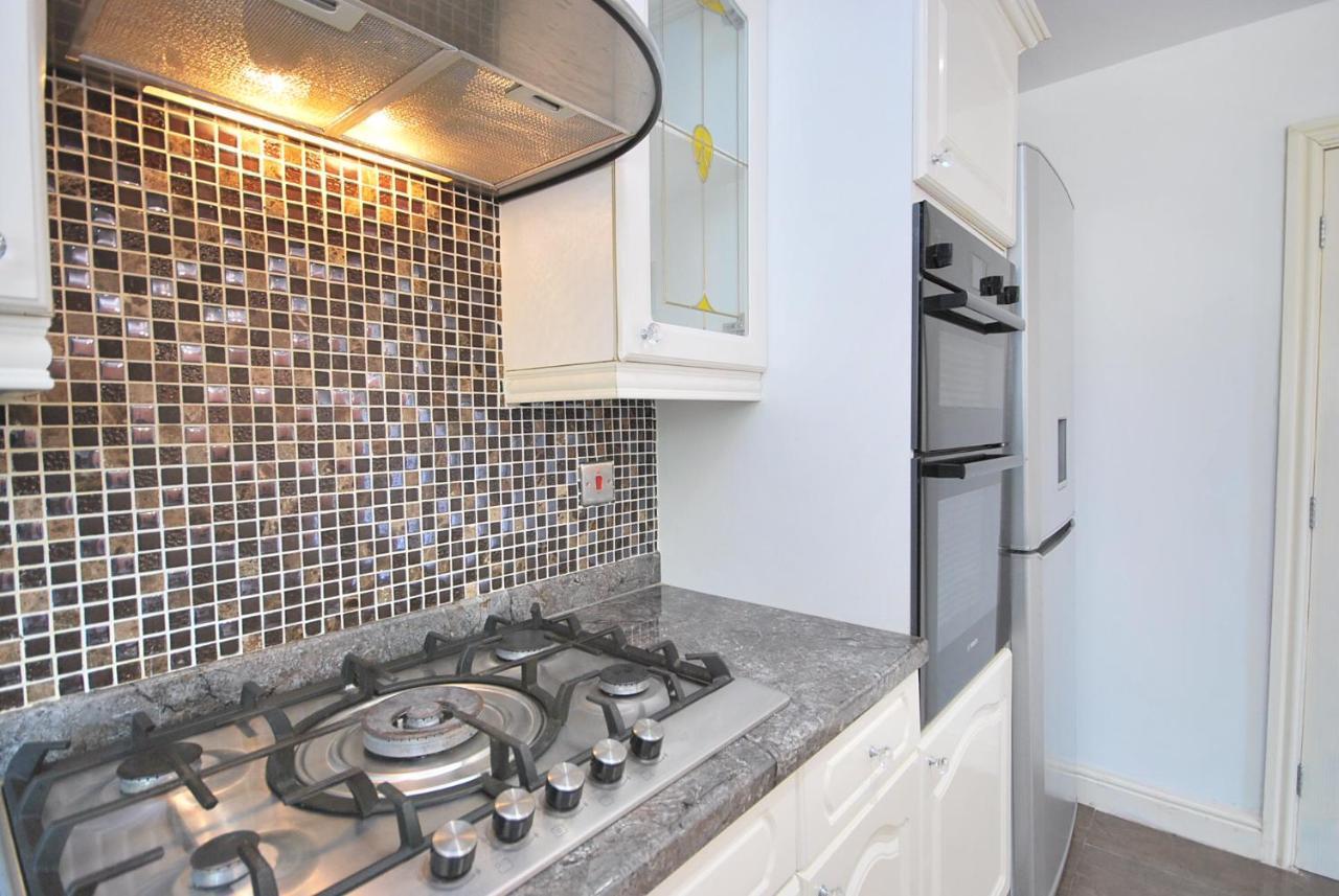 Entire And Exclusive Four Bed Detached Villa Lostock Exterior foto