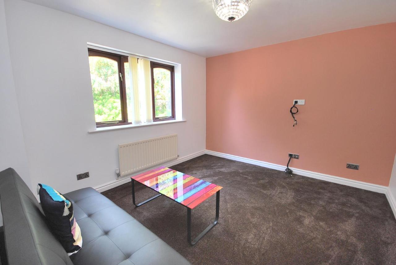 Entire And Exclusive Four Bed Detached Villa Lostock Exterior foto