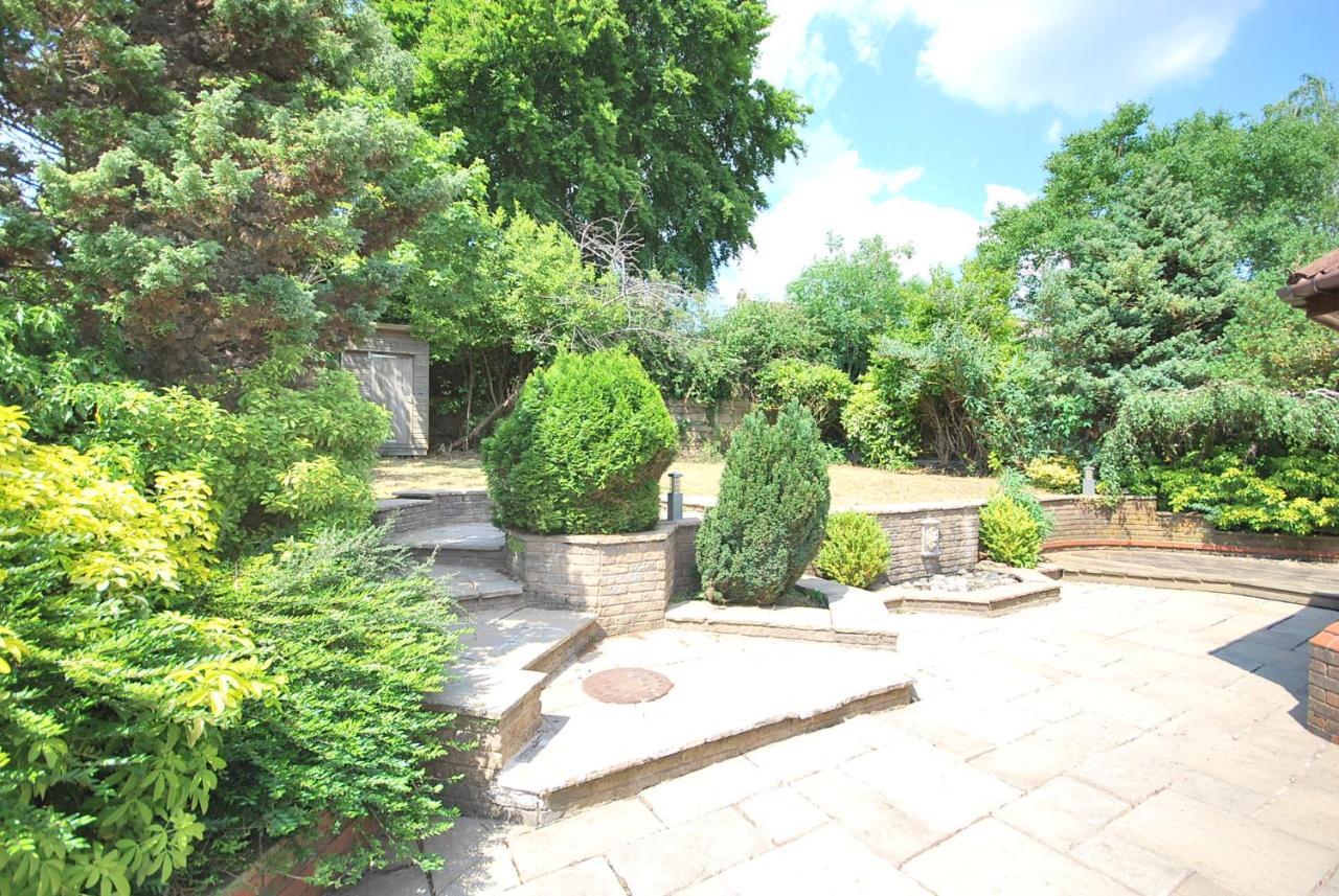 Entire And Exclusive Four Bed Detached Villa Lostock Exterior foto