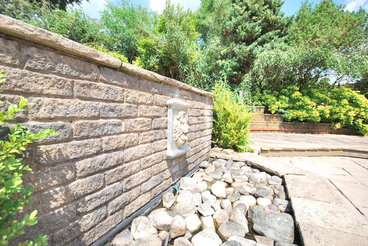 Entire And Exclusive Four Bed Detached Villa Lostock Exterior foto