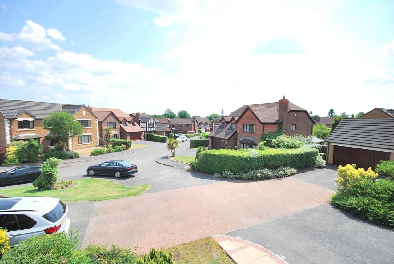 Entire And Exclusive Four Bed Detached Villa Lostock Exterior foto