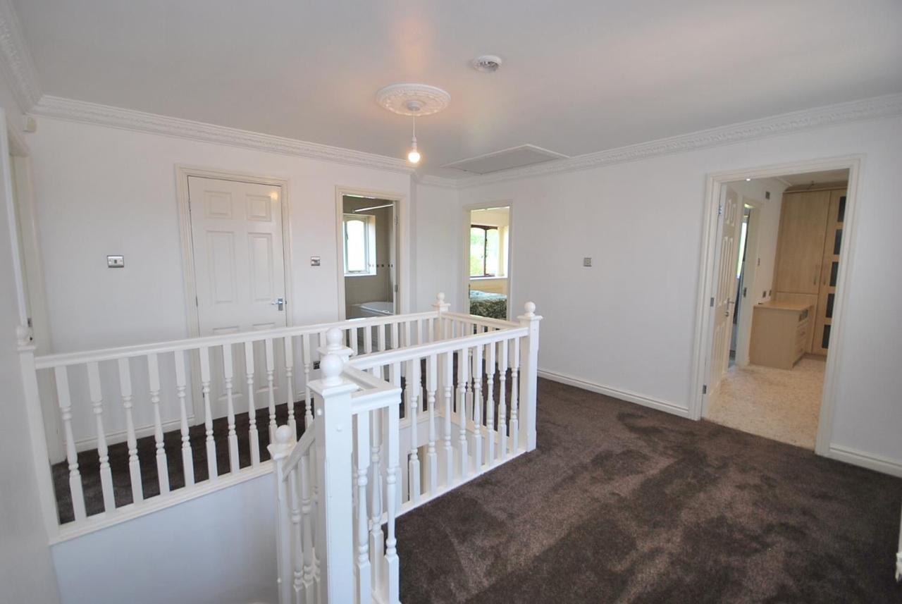 Entire And Exclusive Four Bed Detached Villa Lostock Exterior foto